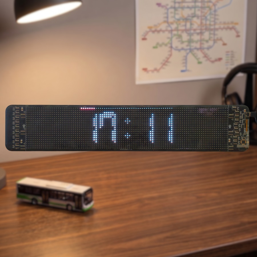 贴贴屏 mini 显示蓝色实时时间"17:11"